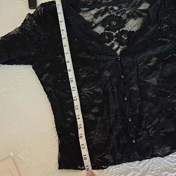 Elegant Black Lace Blouse - Picture 7 of 8